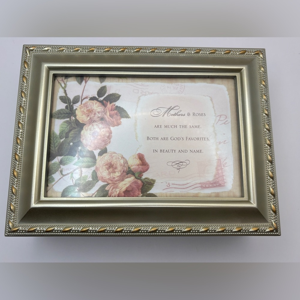Beautiful Mother-themed Jewelry/Music Box with Swappable Picture Frame